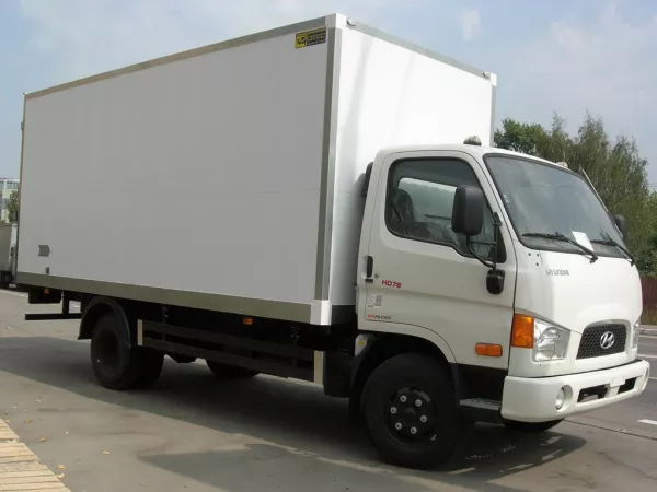 Dịch vụ thay Kính chắn gió xe tải Hyundai 5 tấn tận nơi